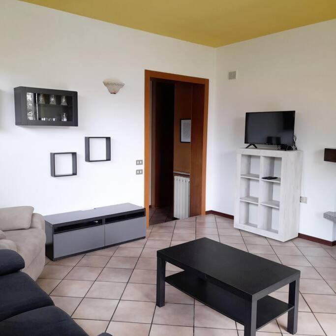 Il Vecchio Kiwi - House With Private Garden Oleggio Castello Exterior foto